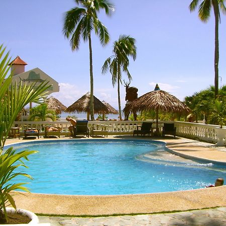Whispering Palms Island Resort Bacolod Esterno foto