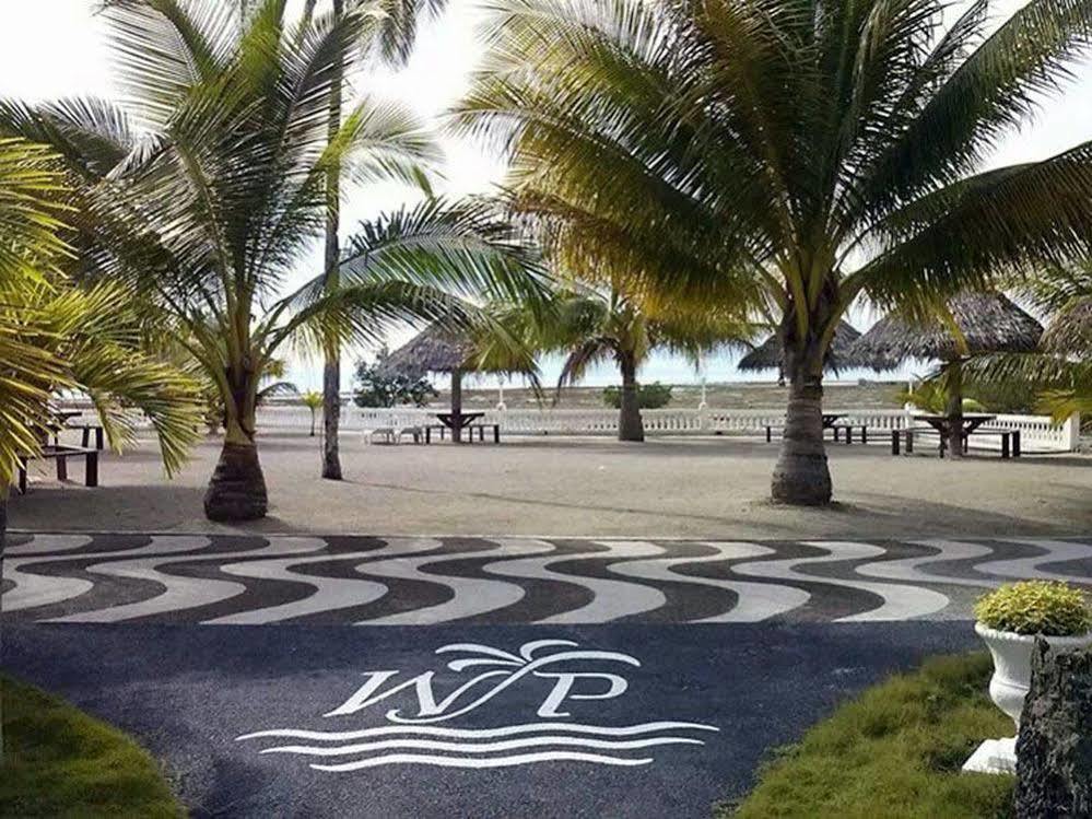 Whispering Palms Island Resort Bacolod Esterno foto