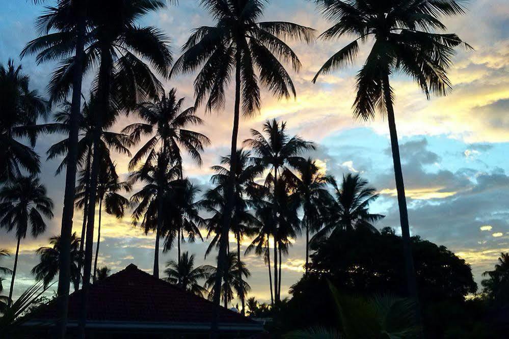 Whispering Palms Island Resort Bacolod Esterno foto