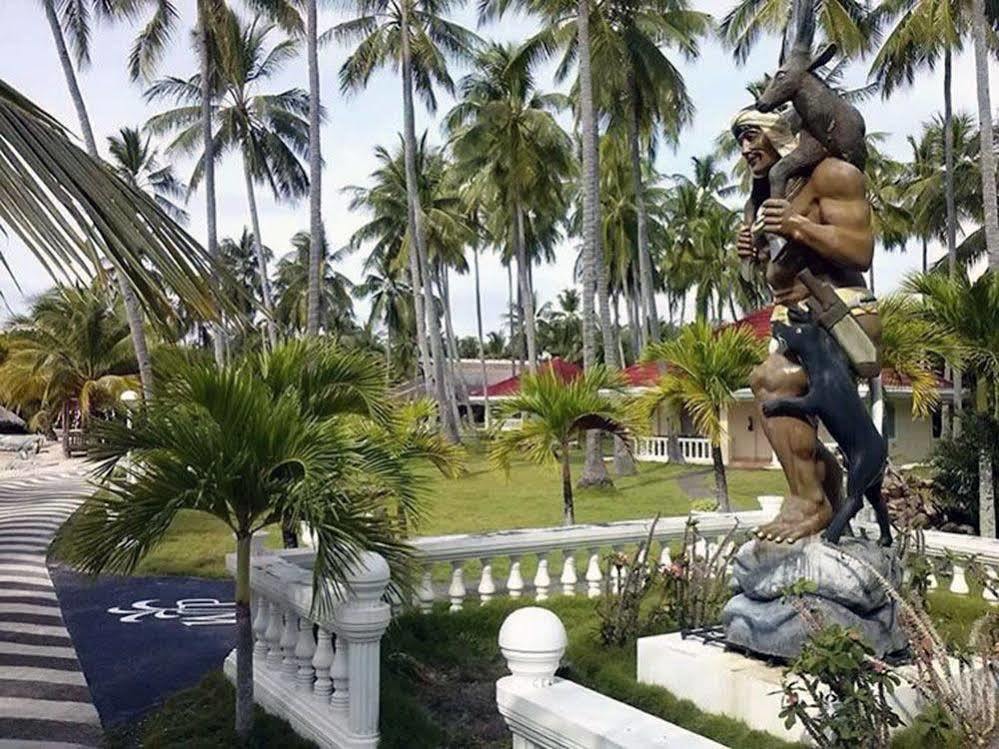 Whispering Palms Island Resort Bacolod Esterno foto