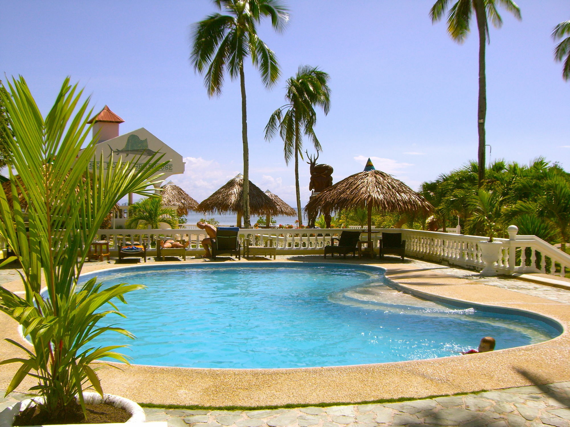 Whispering Palms Island Resort Bacolod Esterno foto